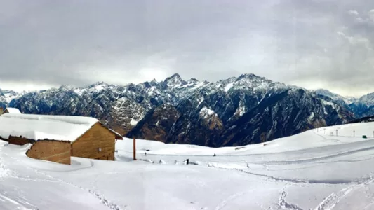 #auli, #Auli Skiing Ground, #Gorson Bugyal, #Joshimath, #yatrapartner, #Skiing, #Skiing in Uttarakhand,